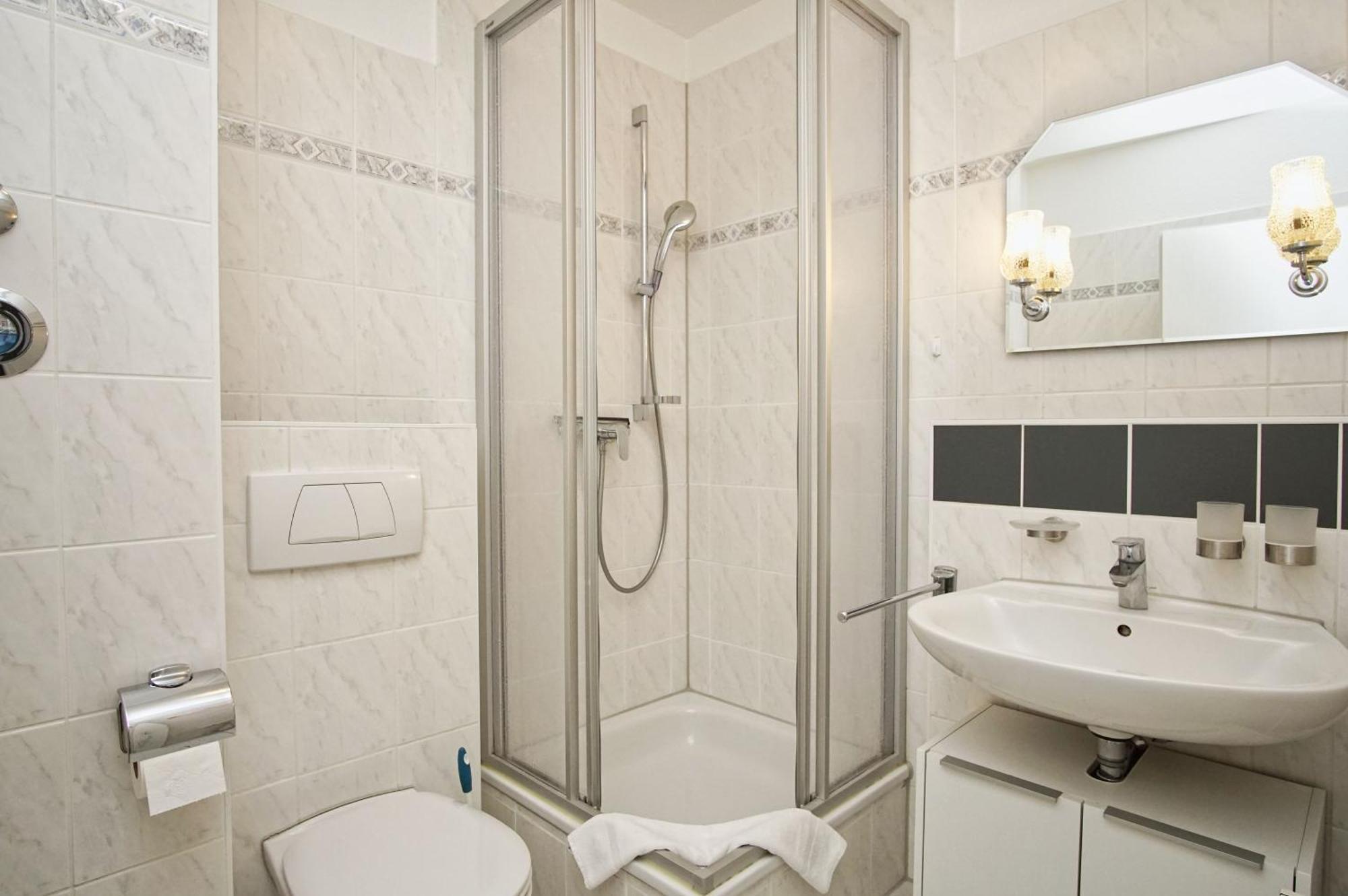 Zentrale Fewo Mit Balkon, Gratis Nutzung Vom Ahoi Erlebnisbad Und Sauna In Sellin - Villa Buskam Fewo 27 Goehren  Exterior foto